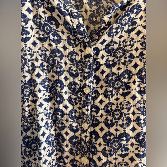 Eddie Bauer Blue and White Patterned Blouse - Picture 4 of 6